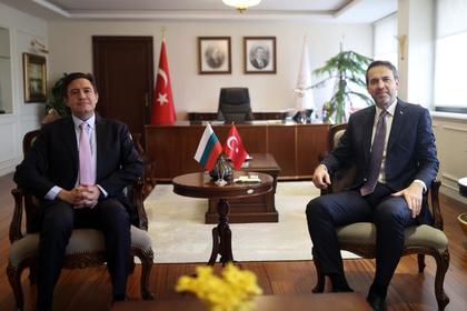 Среща на посланик Ангел Чолаков с министъра на енергетиката и природните ресурси на Турция Алпарслан Байрактар 
